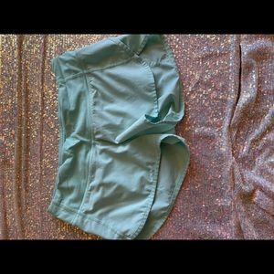 Lululemon 2.5” speed up shorts